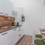 Westside Arthotel 416 Апартаменты 4*
